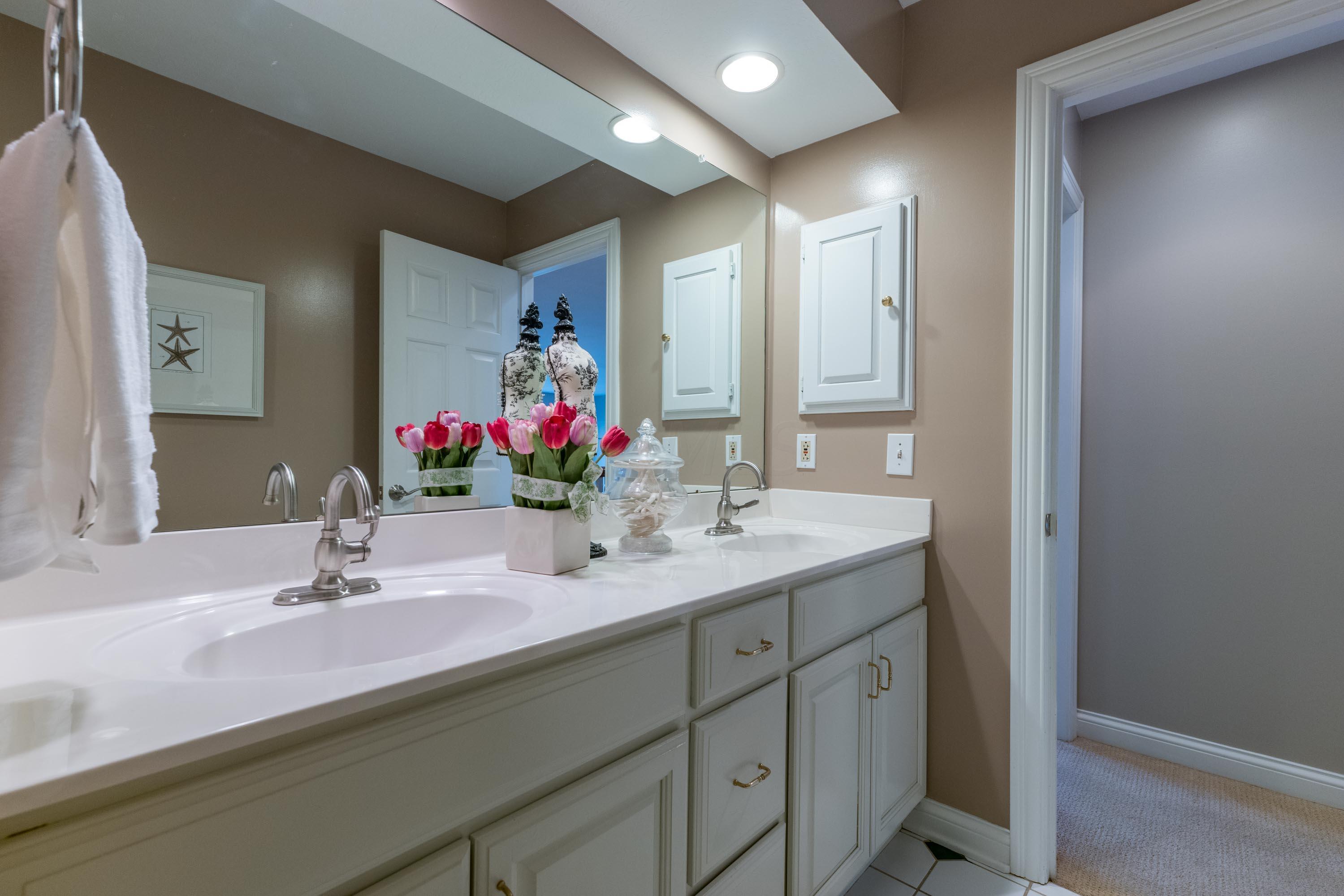8253 Rookery Way Westerville, OH 43082 - Photo 65 of 107 070P1577155