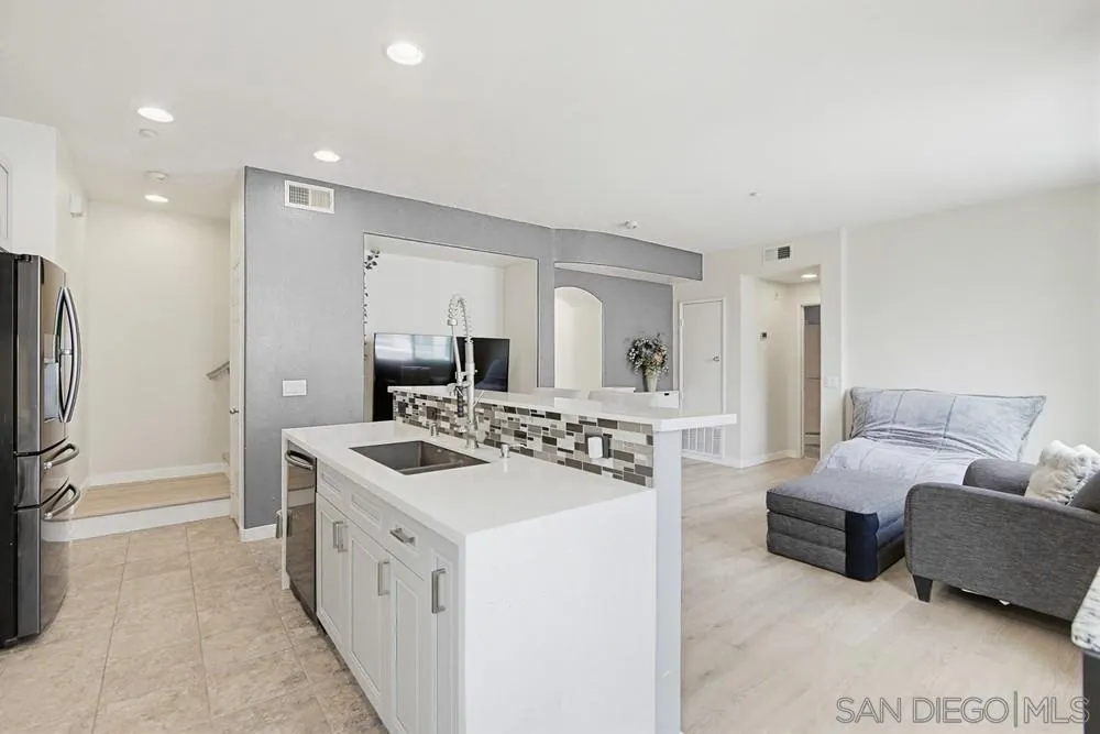 1298 Fools Gold Way, Unit 1 Chula Vista, CA 91913 - Photo 4 of 53 Accent wall paint