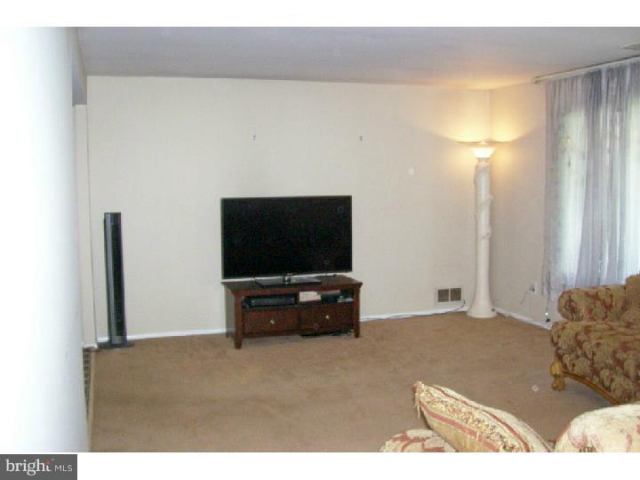 3150 Bogle Road Bensalem, PA 19020 - Photo 4 of 25 Living Room