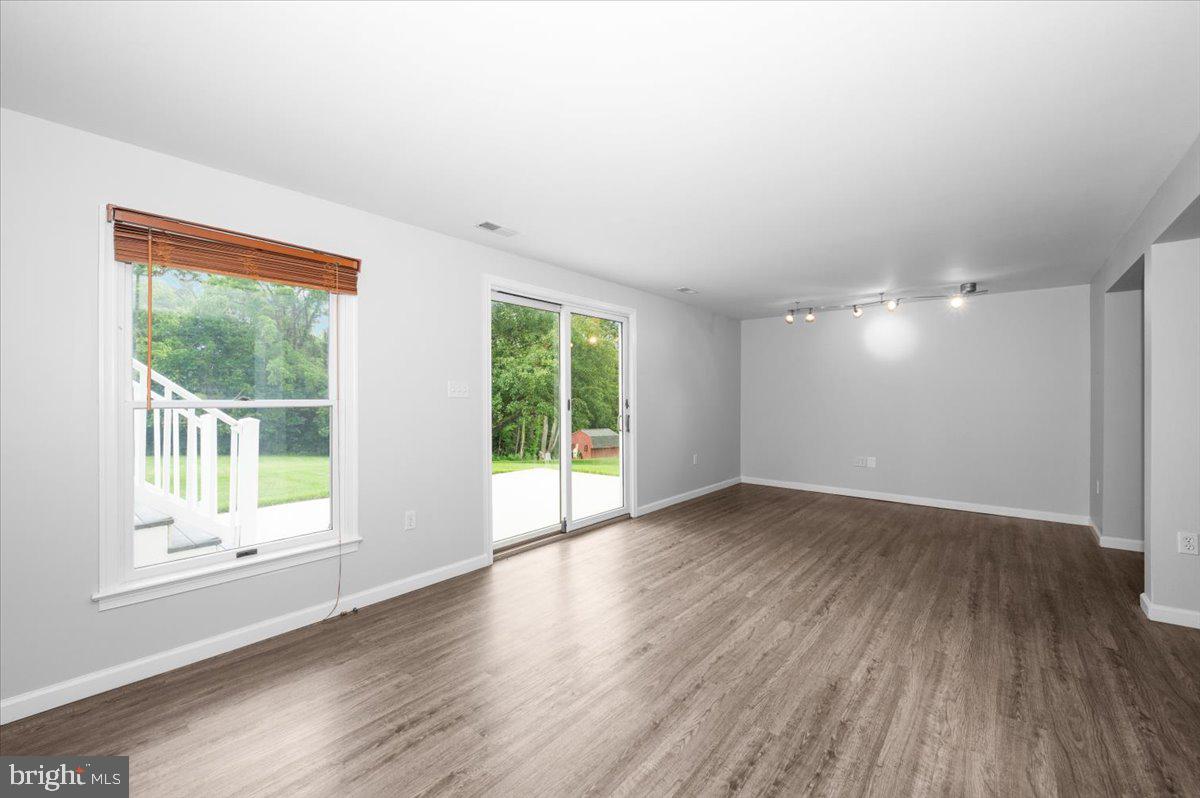 4211 Spring View Court Jefferson, MD 21755 - Photo 26 of 90 Dining area