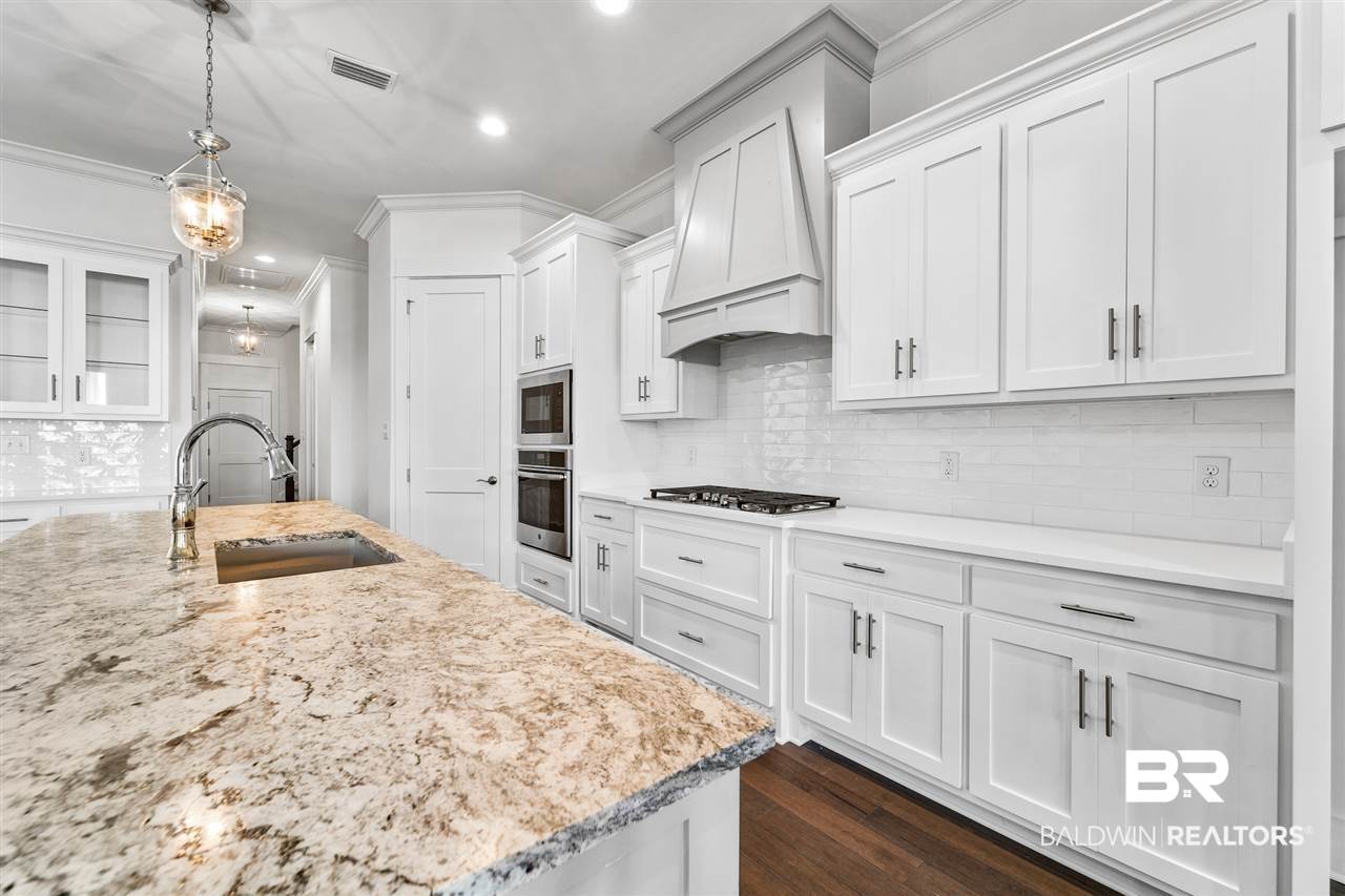 17402 Burwick Loop Fairhope, AL 36532 - Photo 11 of 40 Tiled Backsplash