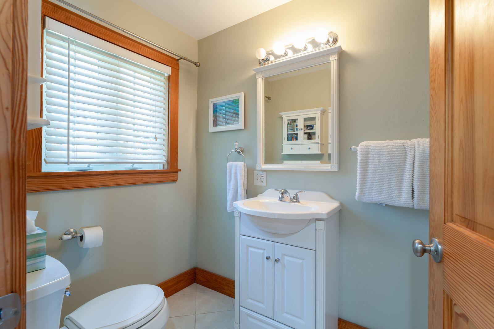 138 Hildreth Road Harpswell, ME 04079 - Photo 27 of 39 138 Hildreth half bath up