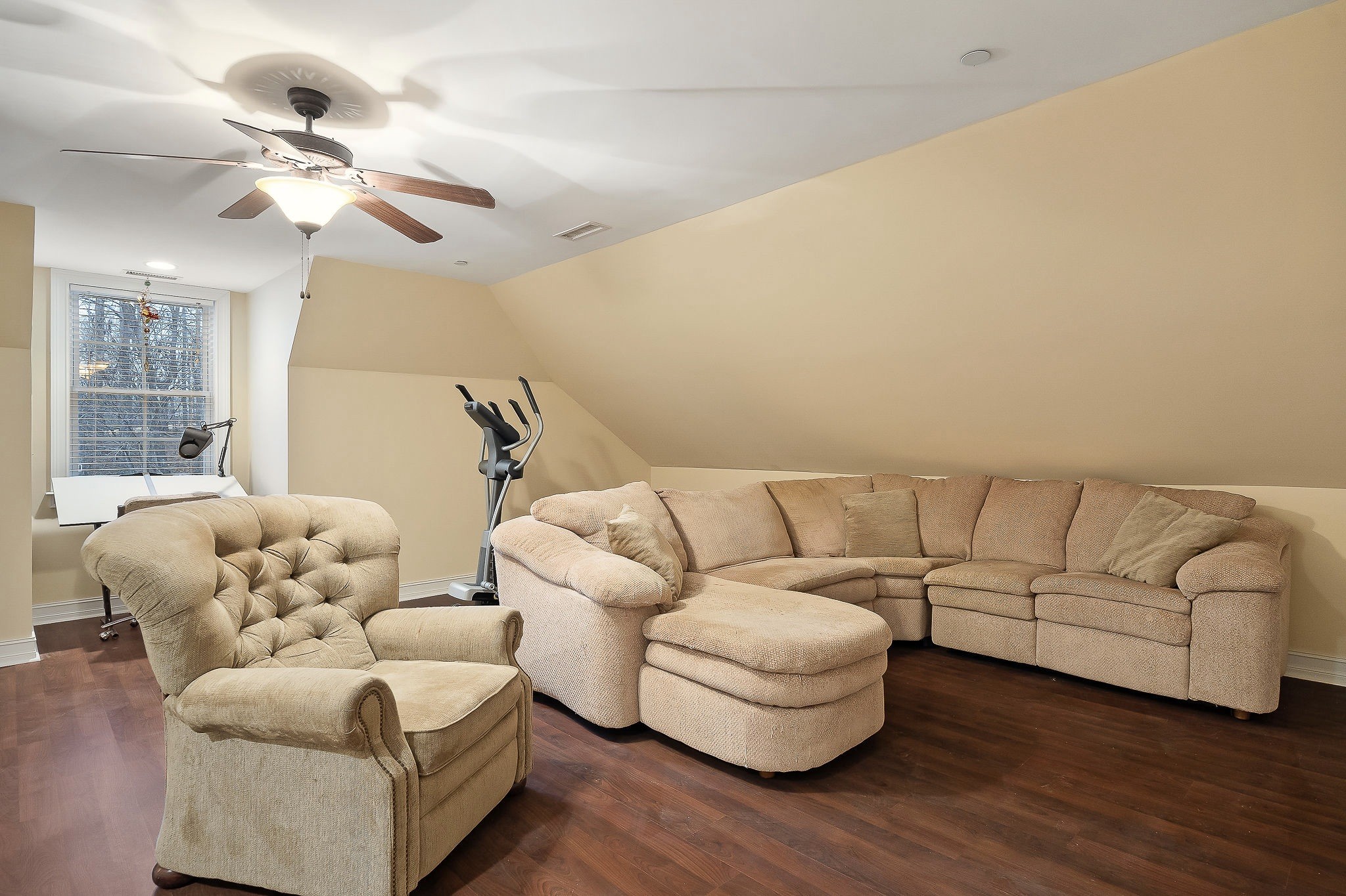120 Dunrobin Court Sparta, TN 38583 - Photo 31 of 42 a living room with furniture and wooden floor