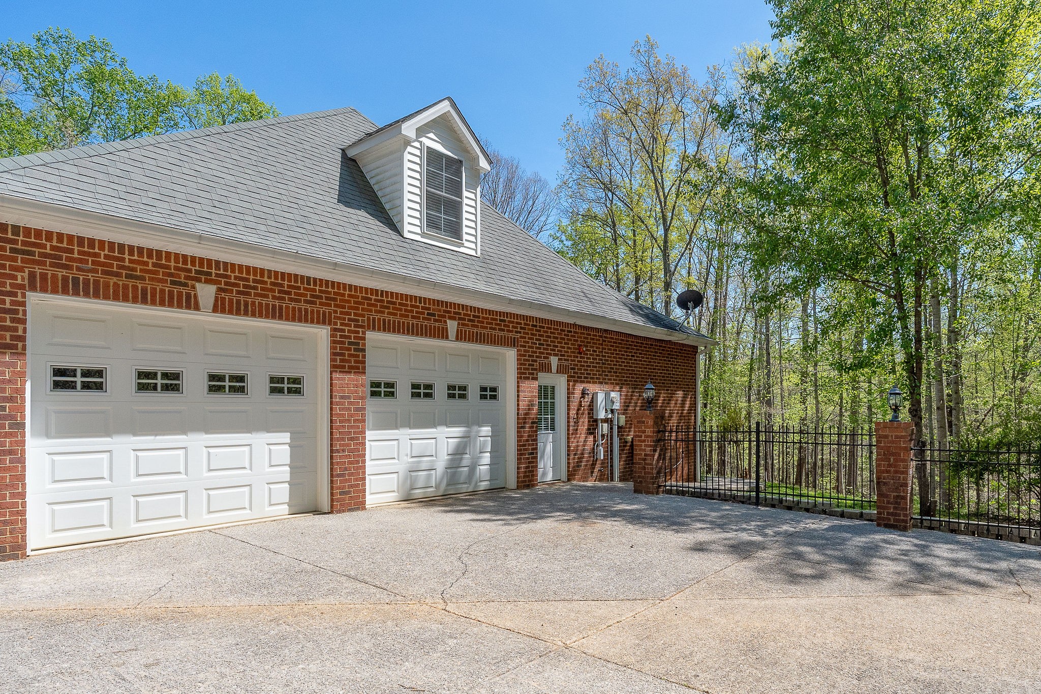 120 Dunrobin Court Sparta, TN 38583 - Photo 32 of 40 a front view of a house with a yard and garage