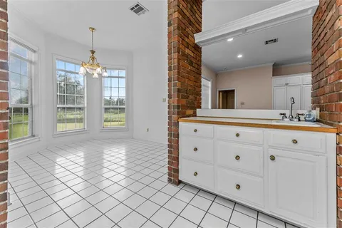 $425,000 | 513 Orchard Drive, Lake Charles, LA 70605