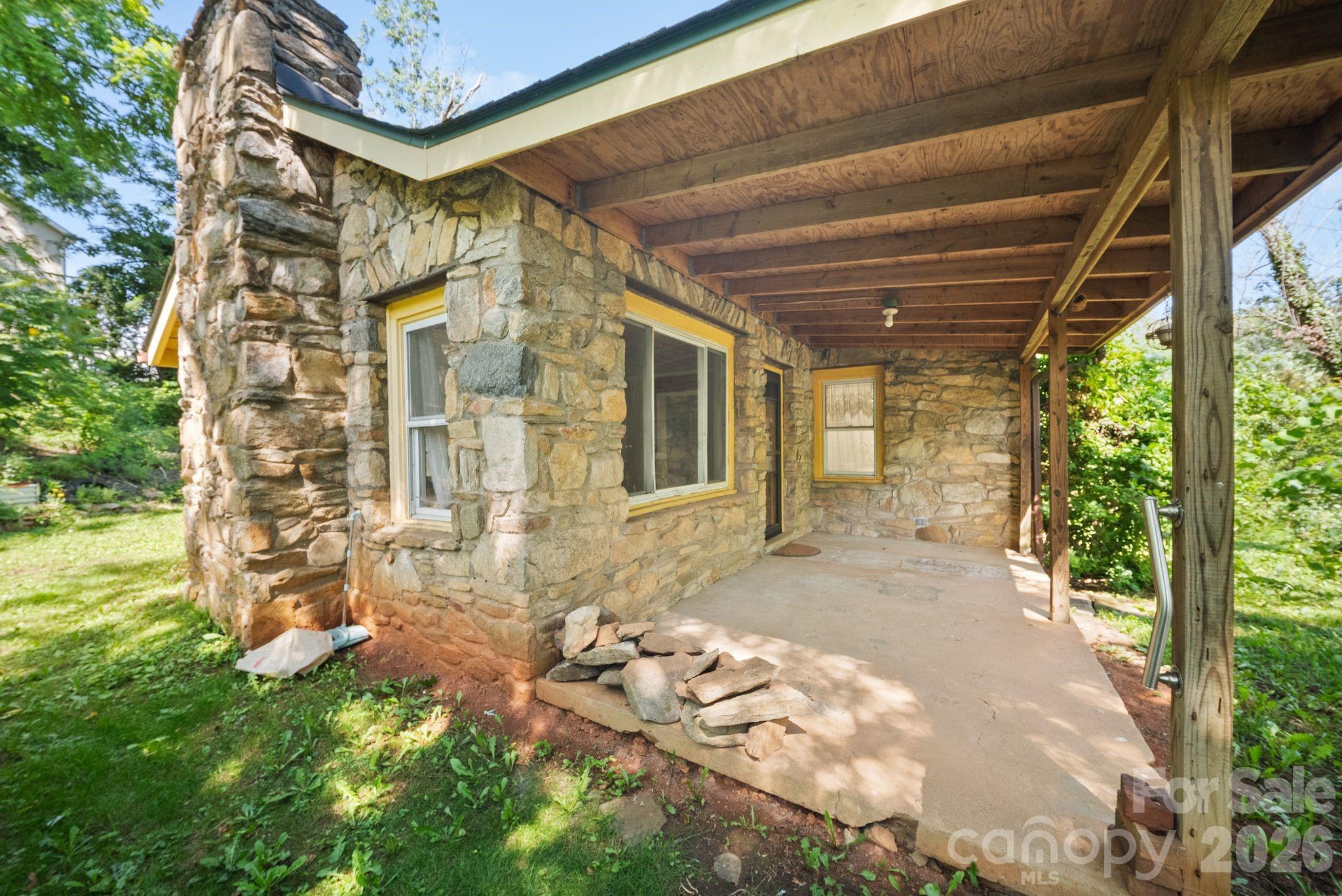 78 Green Oak Road Asheville, NC 28804 - Photo 2 of 26