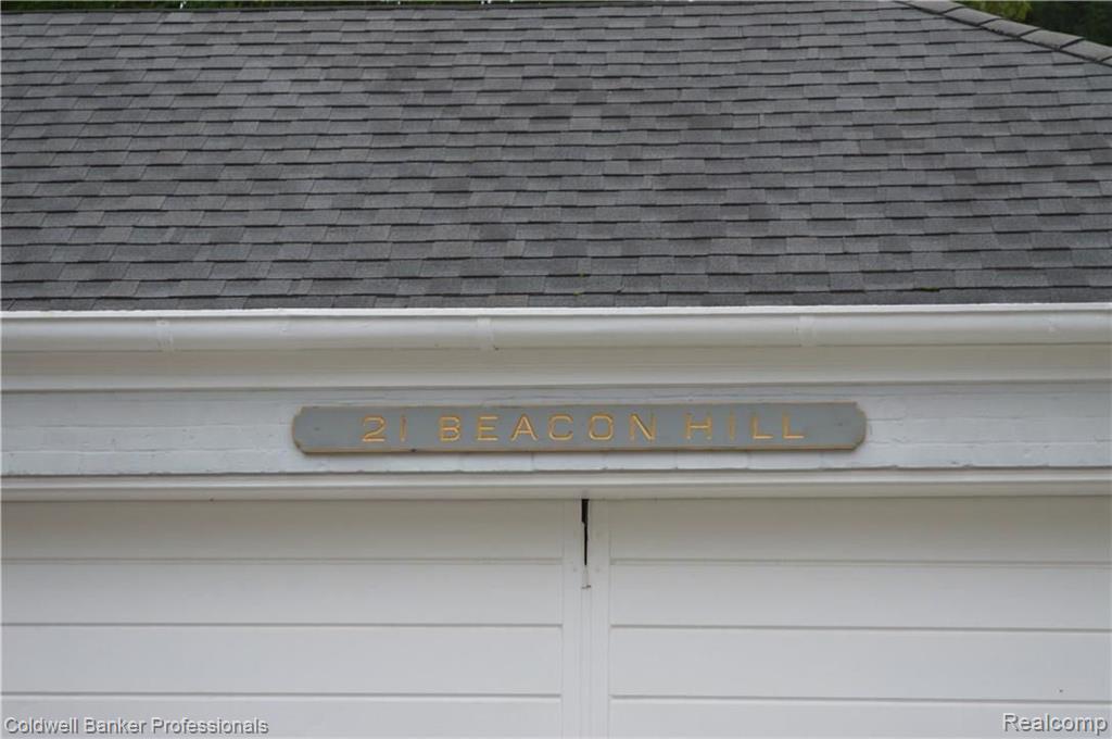 21 Beacon Hill Road Grosse Pointe Farms, MI 48236 - Photo 2 of 93