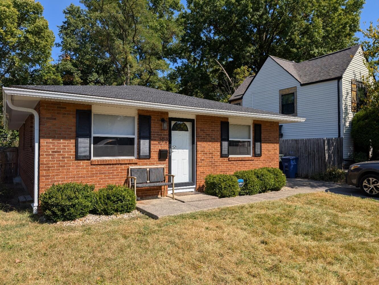 292 Chase Road Columbus, OH 43214 - Photo 1 of 25 Front