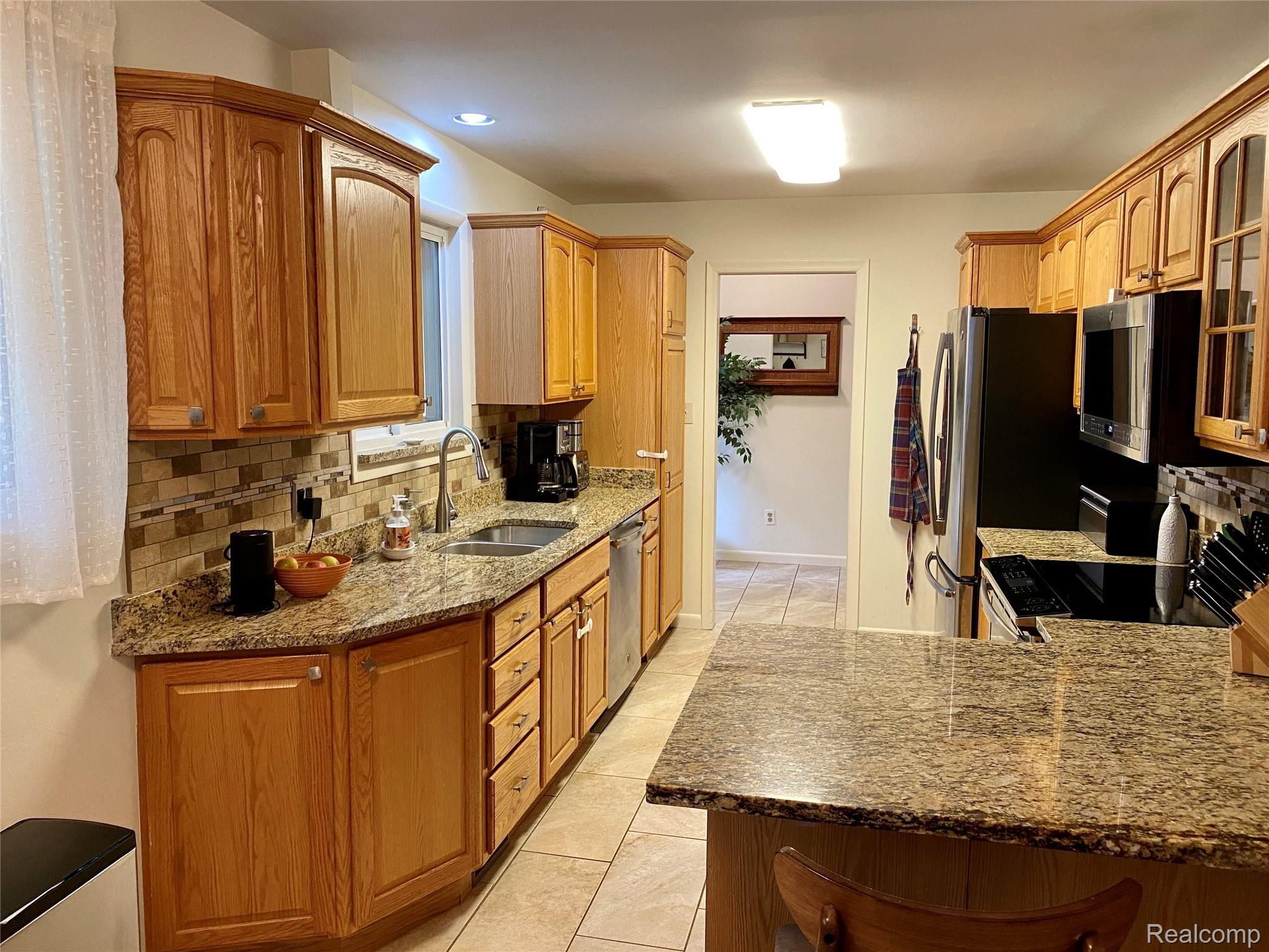 1919 Ansal Drive Rochester, MI 48309 - Photo 16 of 36 IMG_3485.jpeg
