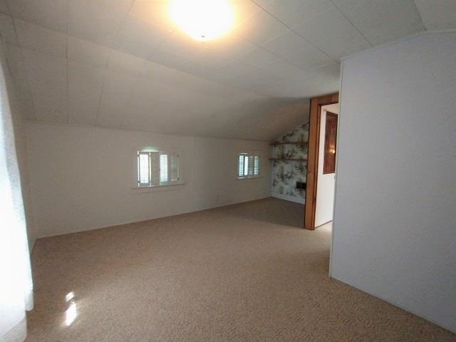 9101 North Church Road Davis, IL 61019 - Photo 20 of 38 an empty room with windows