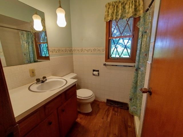 9101 North Church Road Davis, IL 61019 - Photo 9 of 38 a bathroom with a sink and a mirror