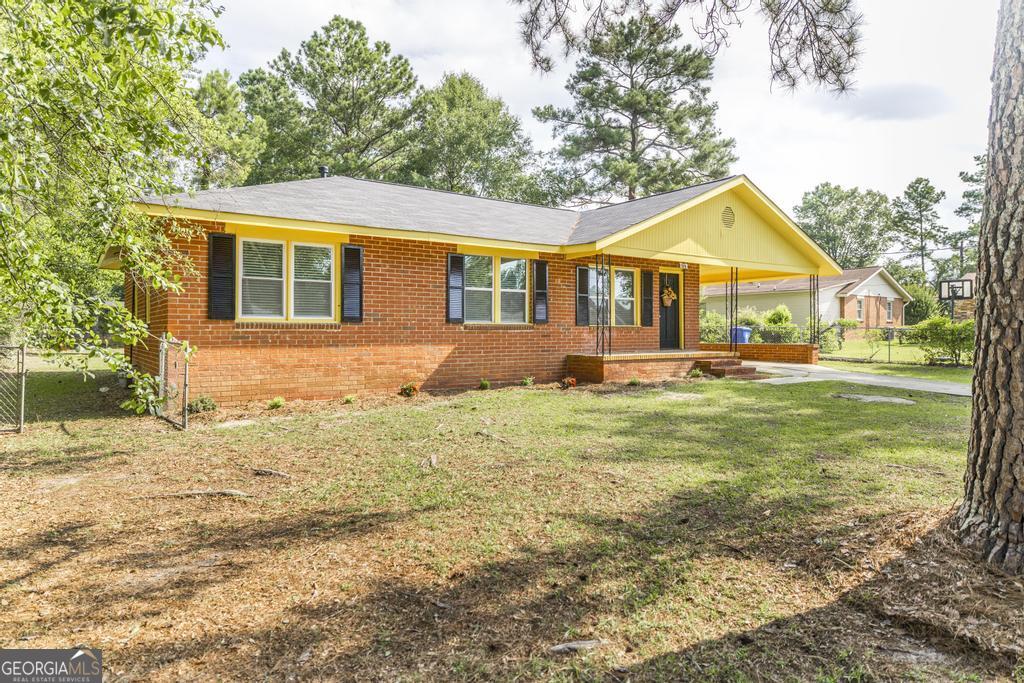 701 Magnolia Drive Dublin, GA 31021 - Photo 2 of 28