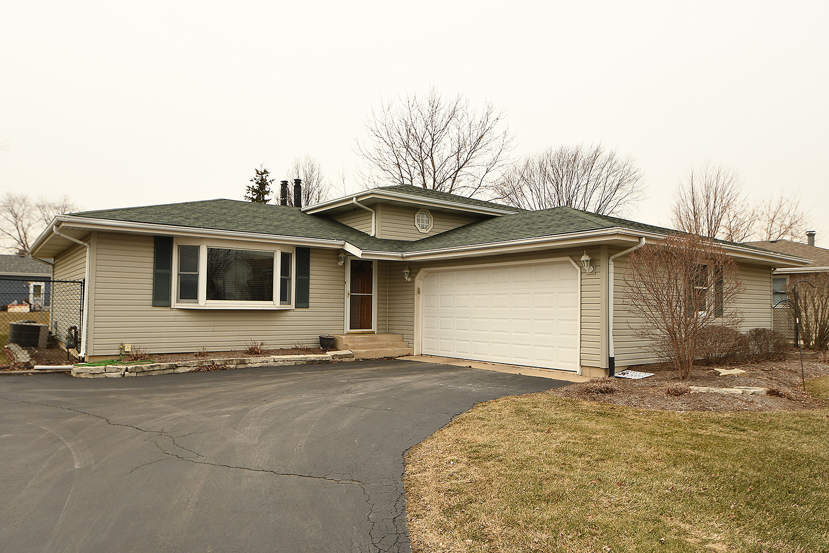 921 Barnside Road New Lenox, IL 60451 - Photo 1 of 27 a front view of a house with a yard