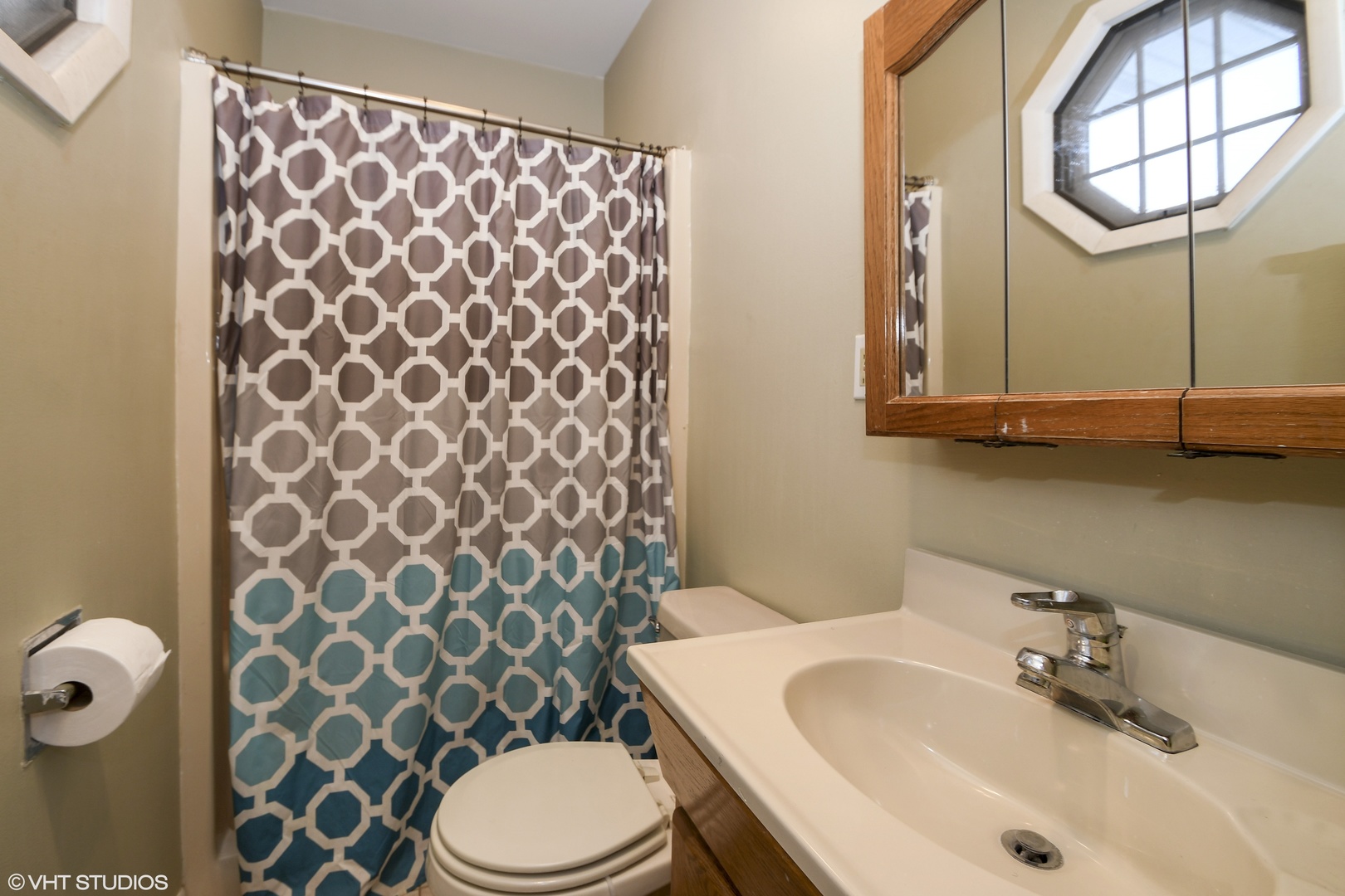 921 Barnside Road New Lenox, IL 60451 - Photo 13 of 27 a bathroom with a sink a toilet and a mirror