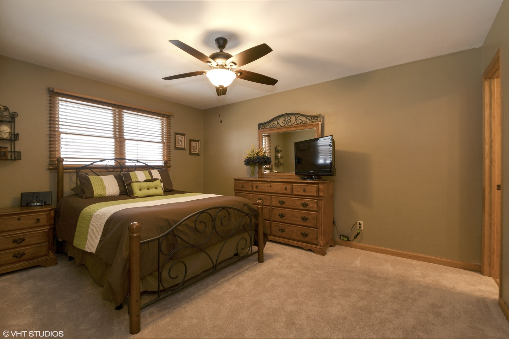 921 Barnside Road New Lenox, IL 60451 - Photo 14 of 27 a bedroom with a bed and a chandelier