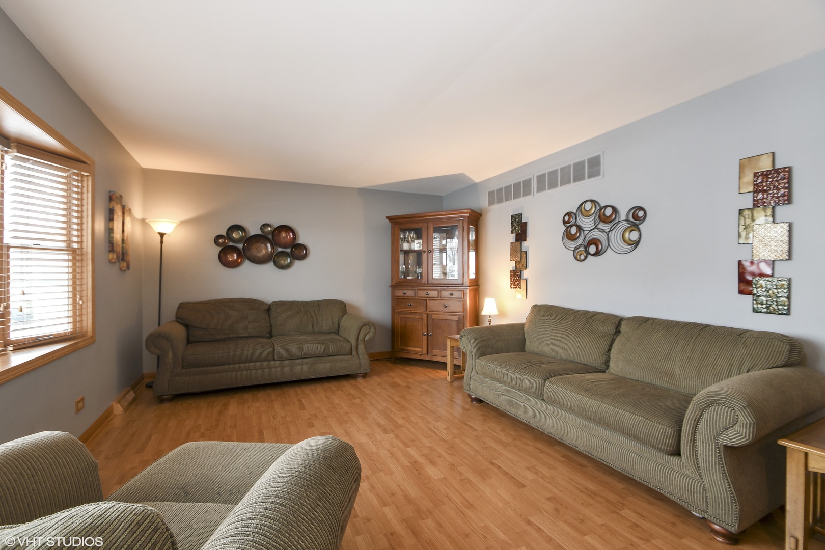 921 Barnside Road New Lenox, IL 60451 - Photo 3 of 27 a living room with furniture and a couch