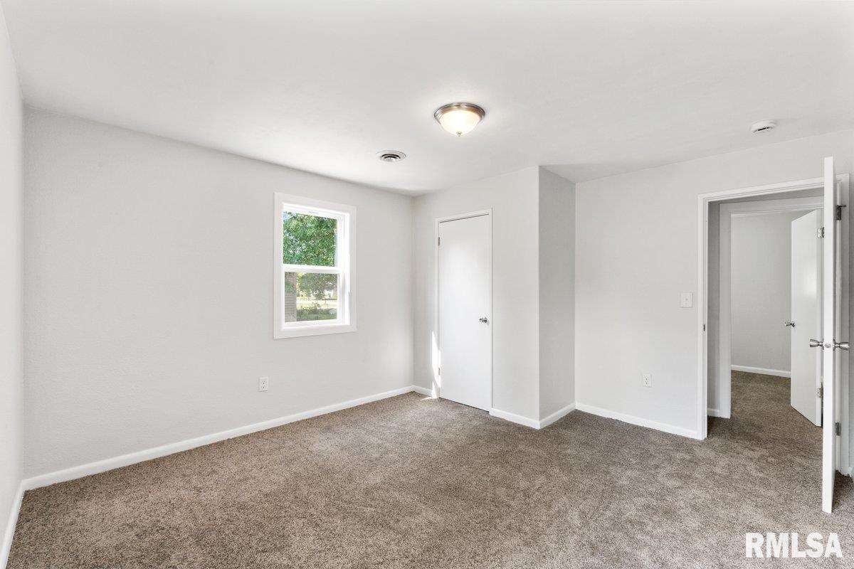 3914 15th Street B Moline, IL 61265 - Photo 12 of 31