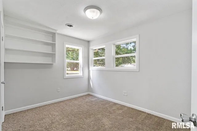 $179,900 | 3914 15th Street B, Moline, IL 61265