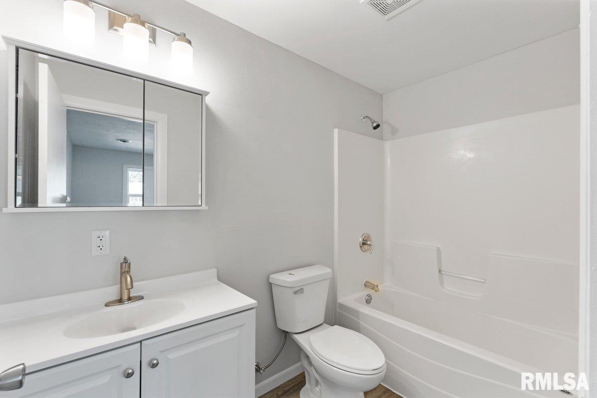 3914 15th Street B Moline, IL 61265 - Photo 14 of 31