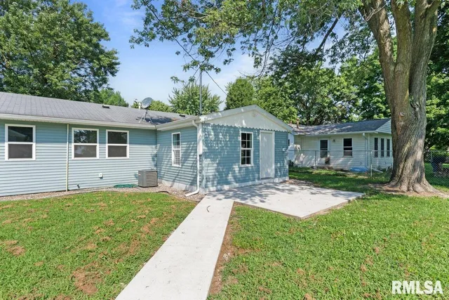 $179,900 | 3914 15th Street B, Moline, IL 61265