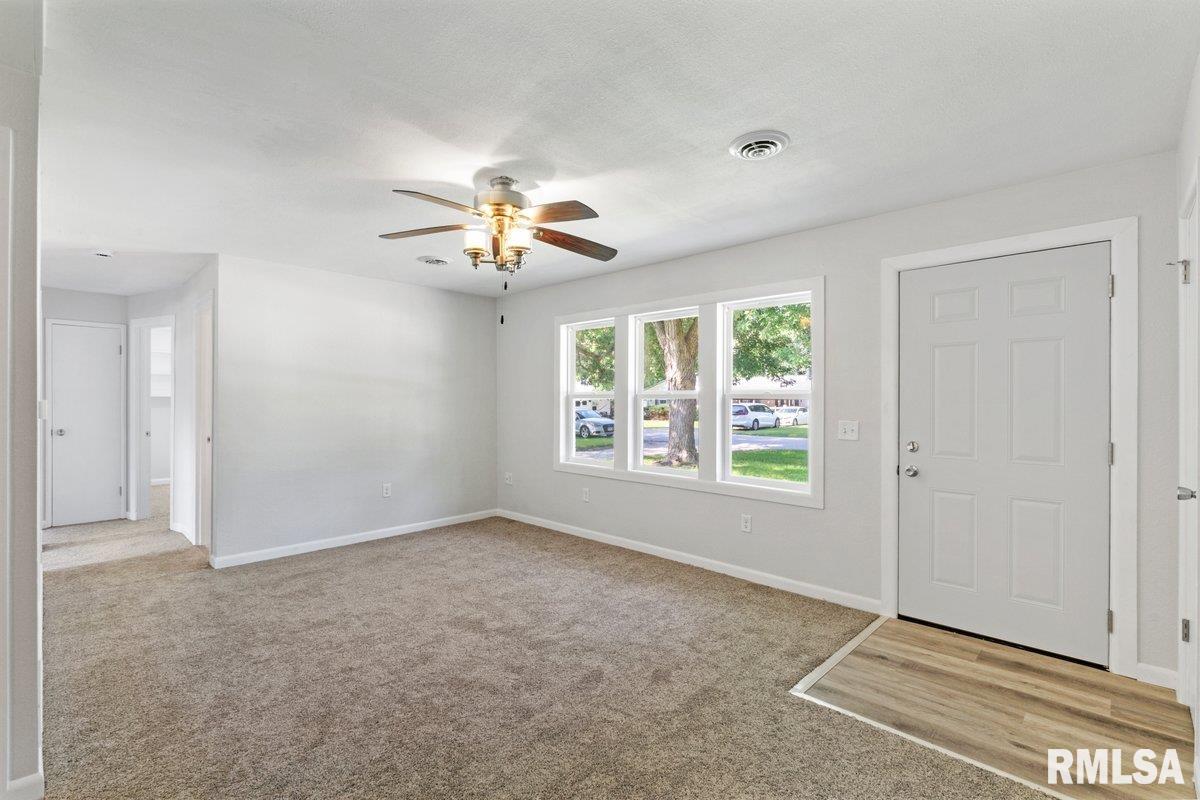 3914 15th Street B Moline, IL 61265 - Photo 4 of 31