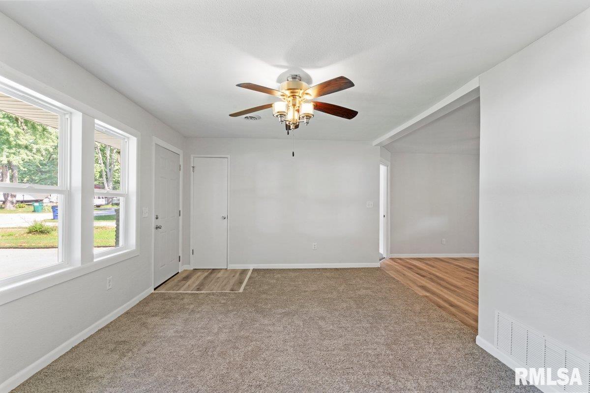 3914 15th Street B Moline, IL 61265 - Photo 5 of 31