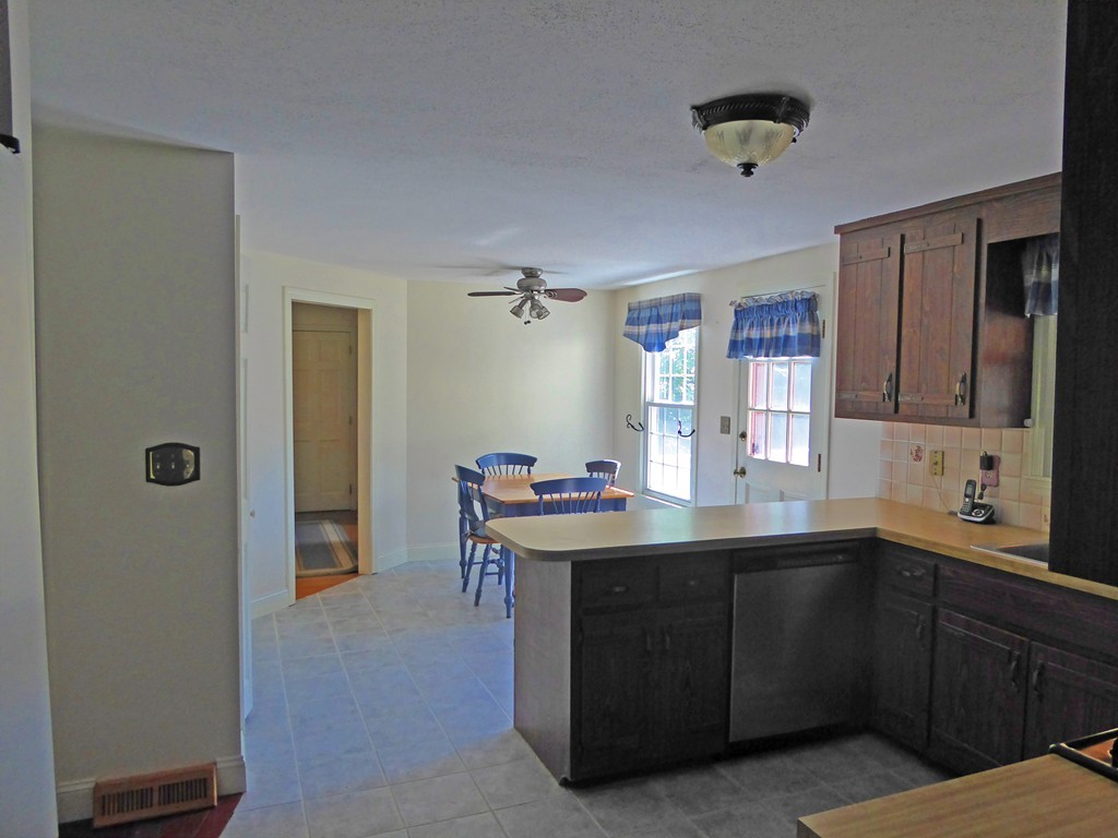 167 Lexington Road Dracut, MA 01826 - Photo 10 of 24 Gallery Image 10