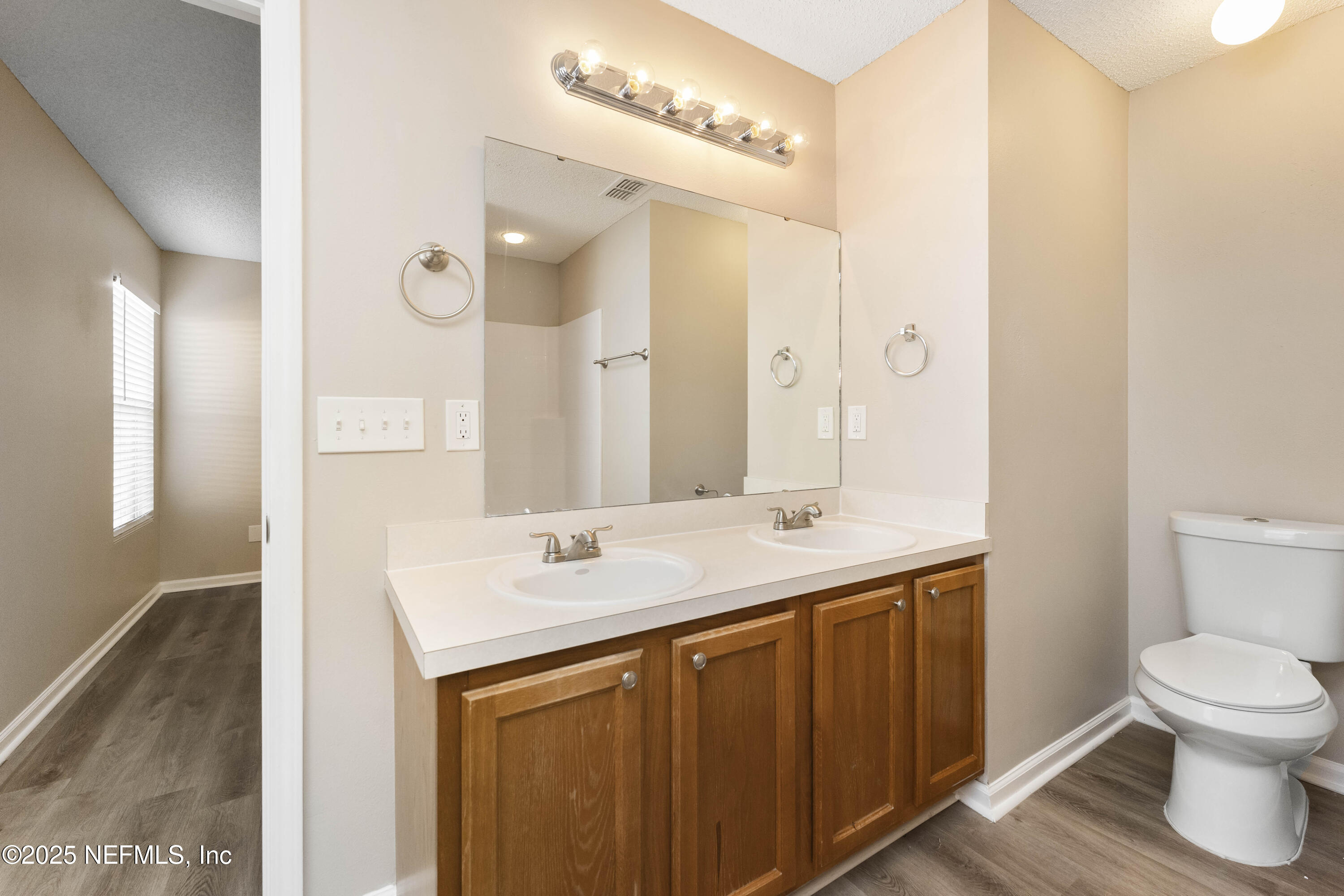 8625 Star Leaf Road North Jacksonville, FL 32210 - Photo 13 of 25 13_Primary En-Suite
