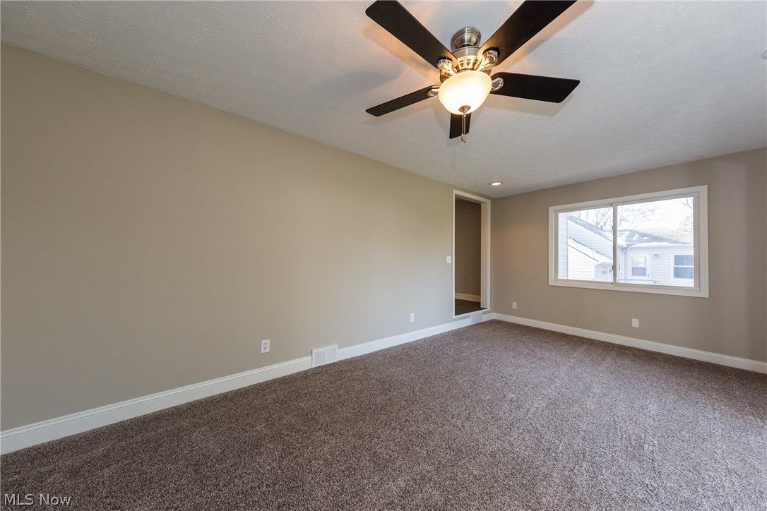 5239 Edenhurst Road Cleveland, OH 44124 - Photo 10 of 25