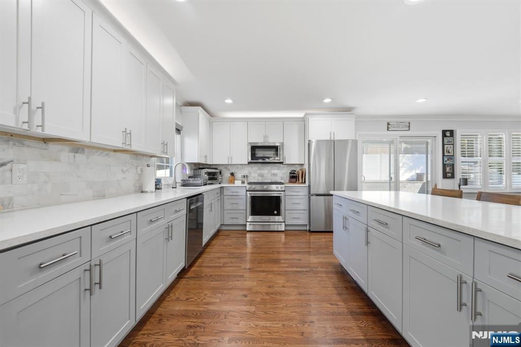 44 Alpine Place Kearny, NJ 07032 - Photo 13 of 50