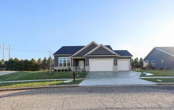 $505,000 | 41 Brookstone Circle, Bloomington, IL 61704