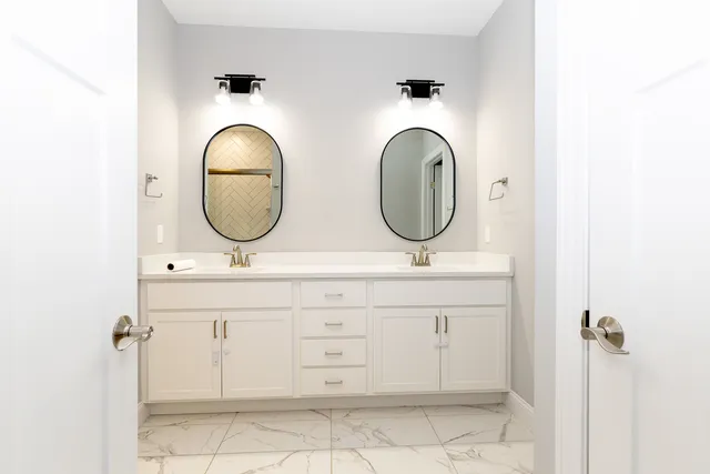 $520,000 | 41 Brookstone Circle, Bloomington, IL 61704