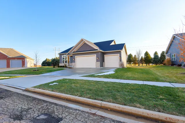 $520,000 | 41 Brookstone Circle, Bloomington, IL 61704