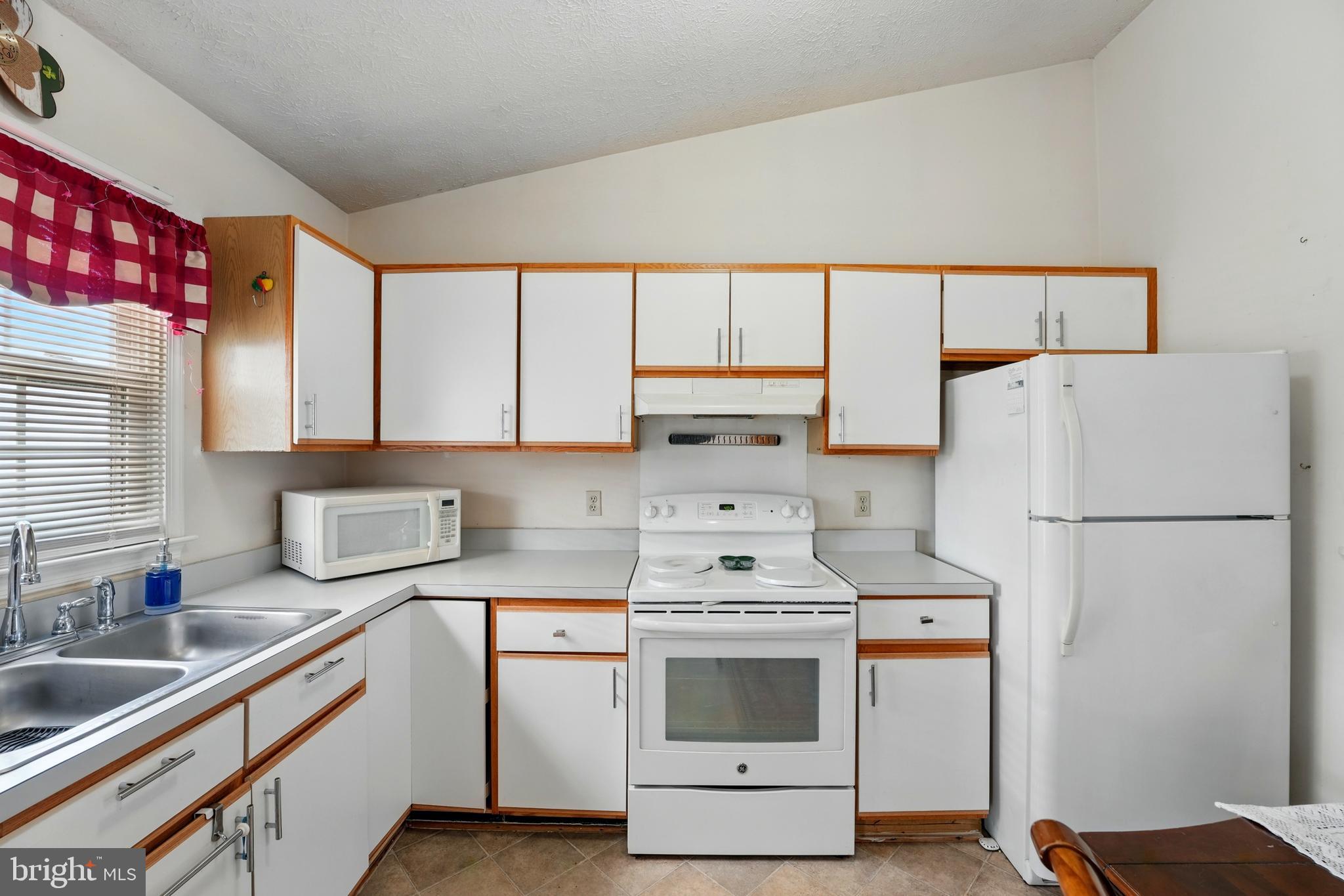 6775 Rugby Place Bealeton, VA 22712 - Photo 12 of 43 a kitchen with a white cabinets and white appliances