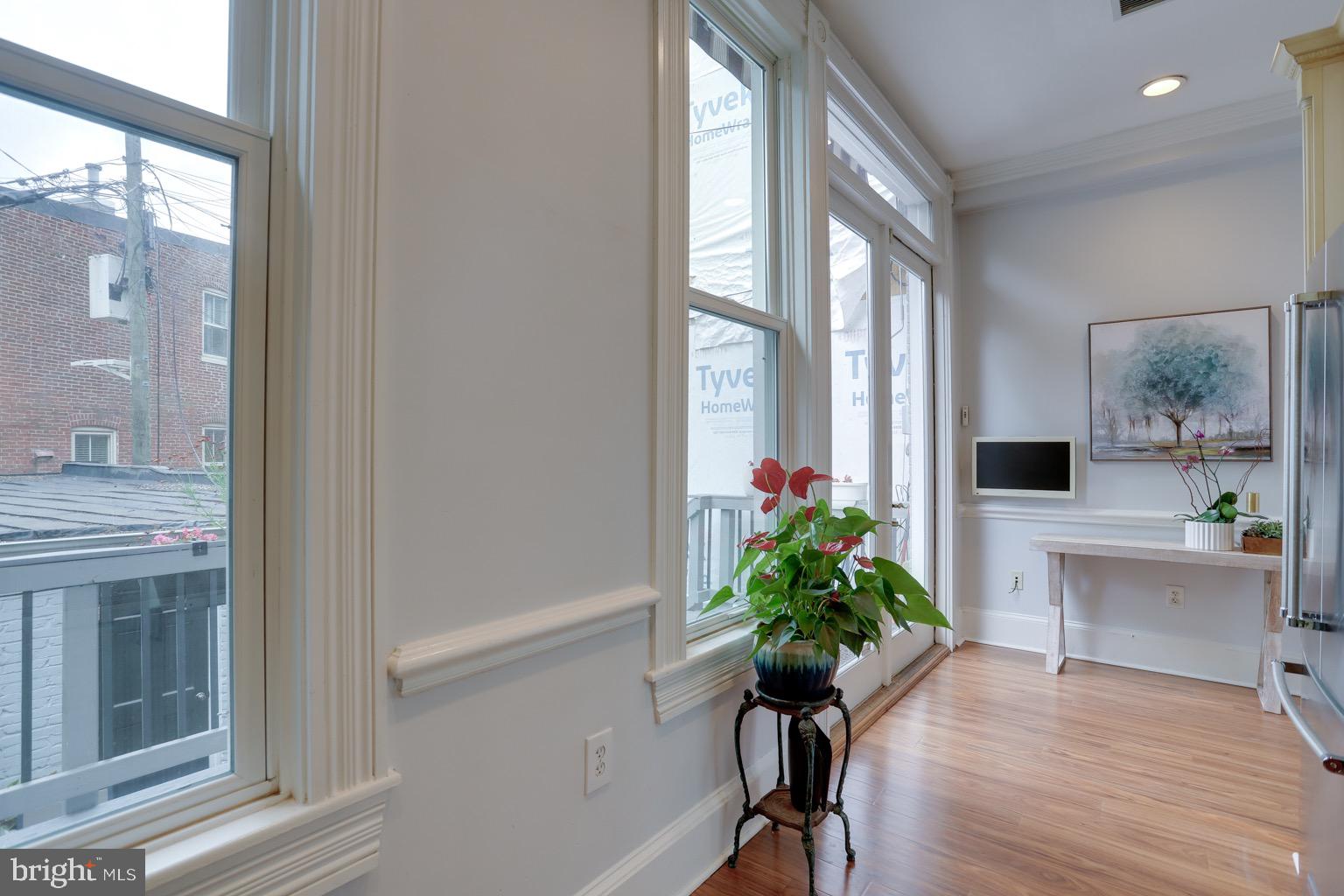 711 Massachusetts Avenue Northeast Washington, DC 20002 - Photo 19 of 68 Kitchen gets amazing light & breakfast nook