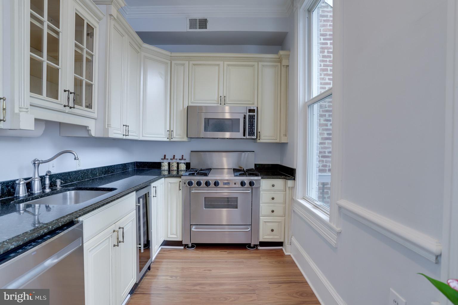 711 Massachusetts Avenue Northeast Washington, DC 20002 - Photo 20 of 68 Gourmet range