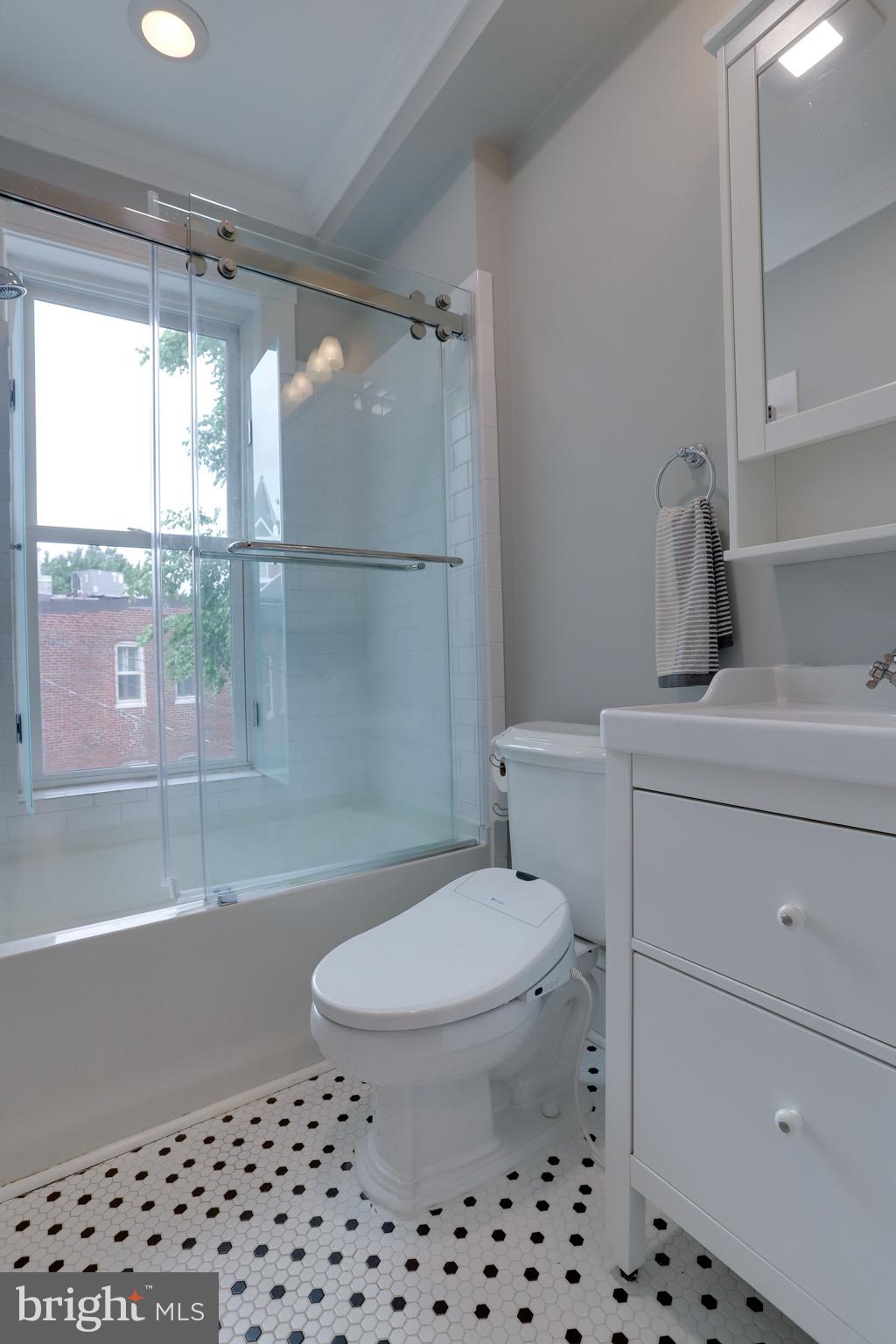 711 Massachusetts Avenue Northeast Washington, DC 20002 - Photo 39 of 68 glass can be opened or closed