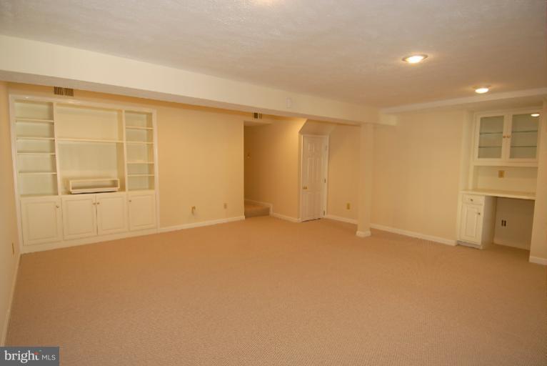 1489 Autumn Ridge Circle Reston, VA 20194 - Photo 20 of 23 an empty room with windows