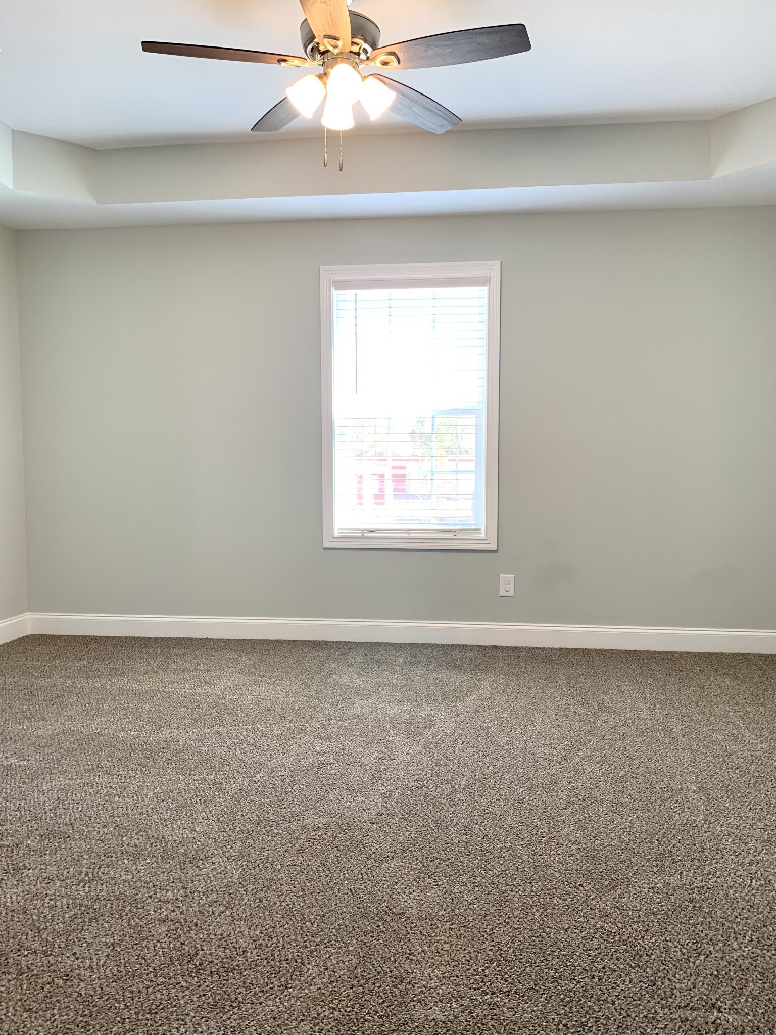 915 Sinclair Drive, Unit 103 Clarksville, TN 37042 - Photo 18 of 31 en empty room with a window
