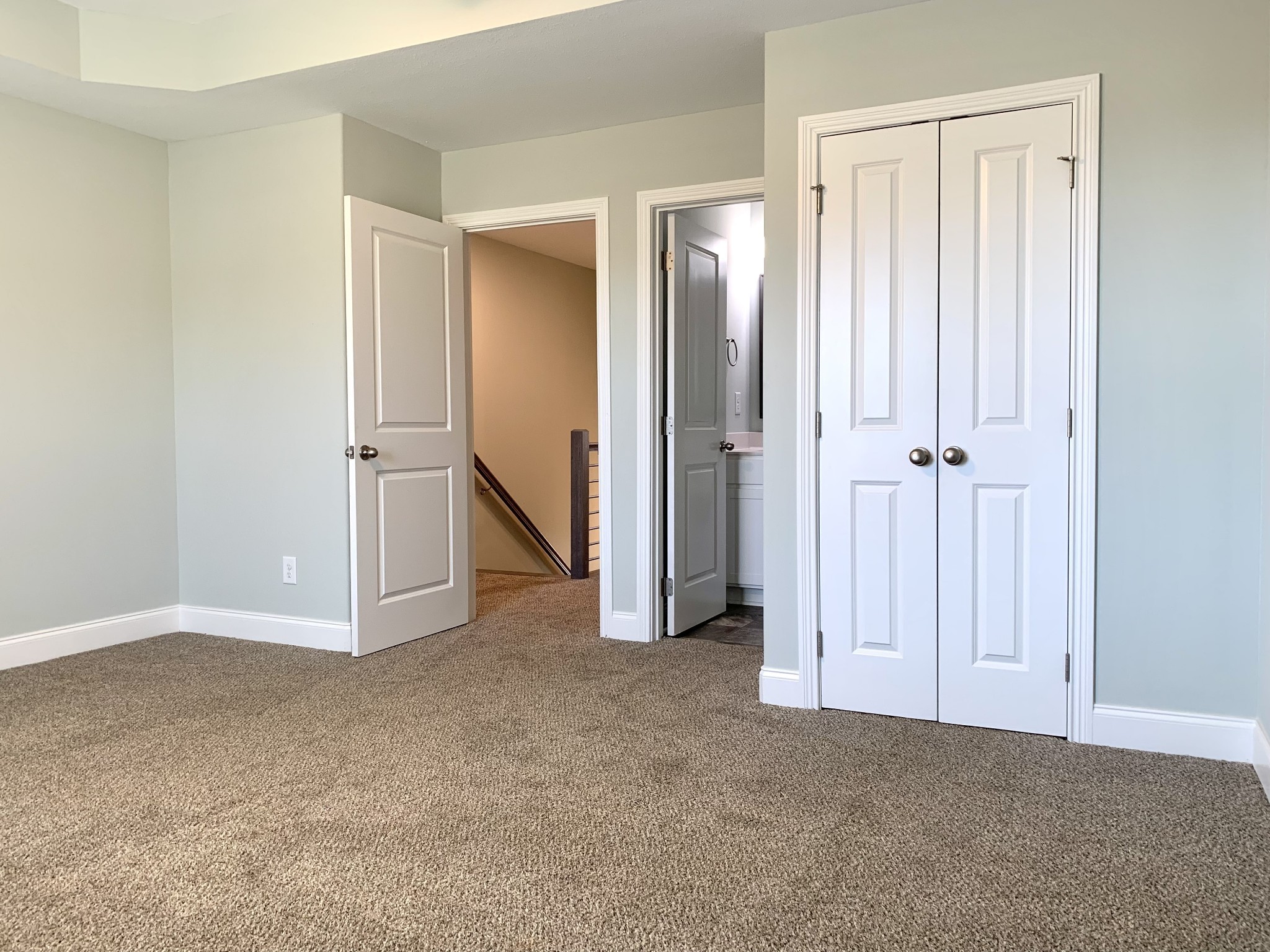915 Sinclair Drive, Unit 103 Clarksville, TN 37042 - Photo 20 of 31 an empty room with closet area