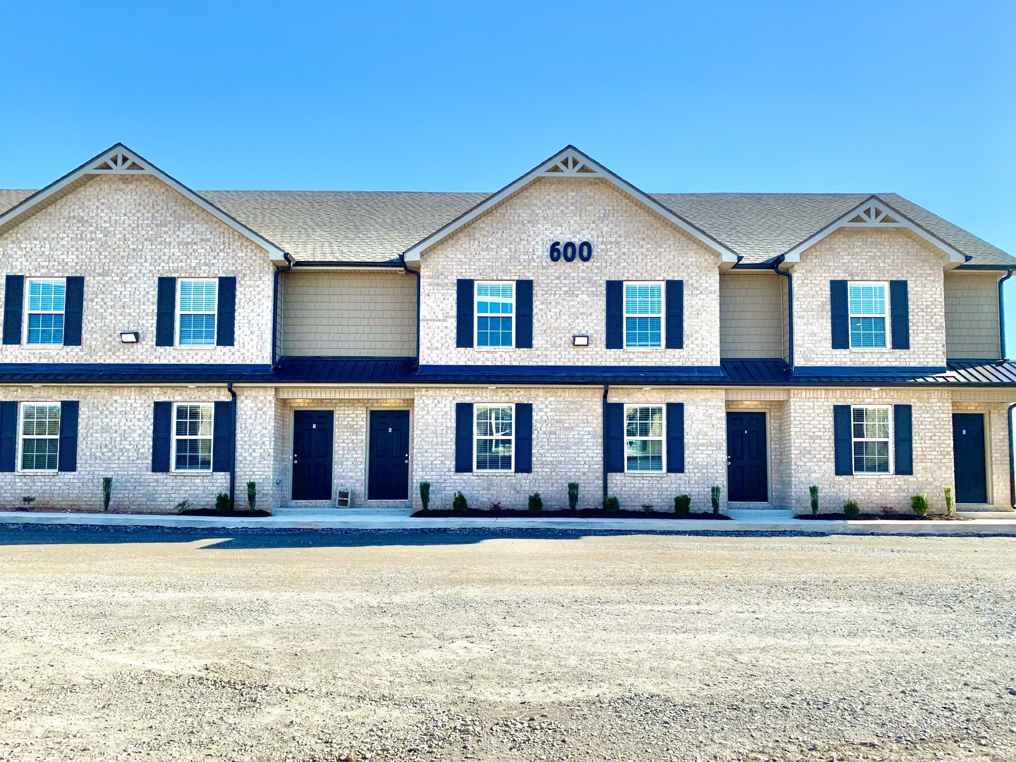 915 Sinclair Drive, Unit 103 Clarksville, TN 37042 - Photo 2 of 31 a front view of house with yard and entertaining space