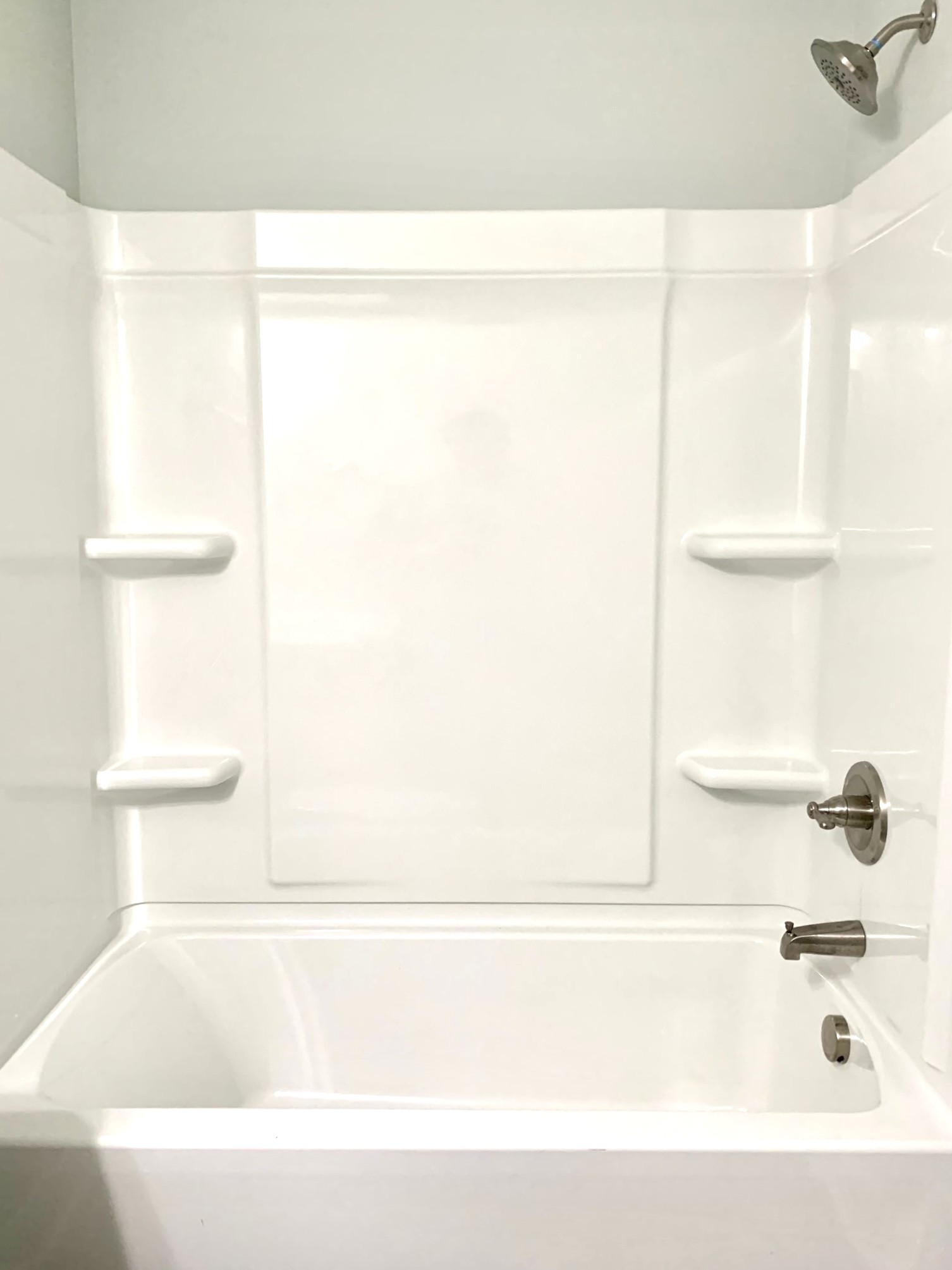 915 Sinclair Drive, Unit 103 Clarksville, TN 37042 - Photo 23 of 31 a bathroom with a bathtub