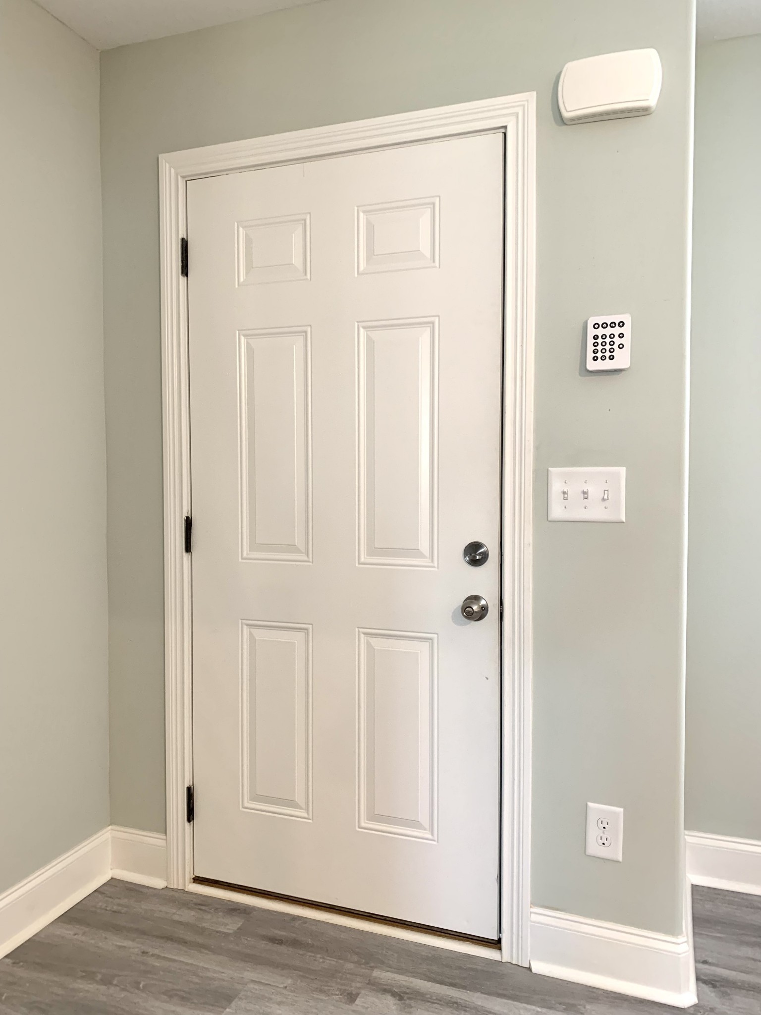 915 Sinclair Drive, Unit 103 Clarksville, TN 37042 - Photo 29 of 31 a view of front door