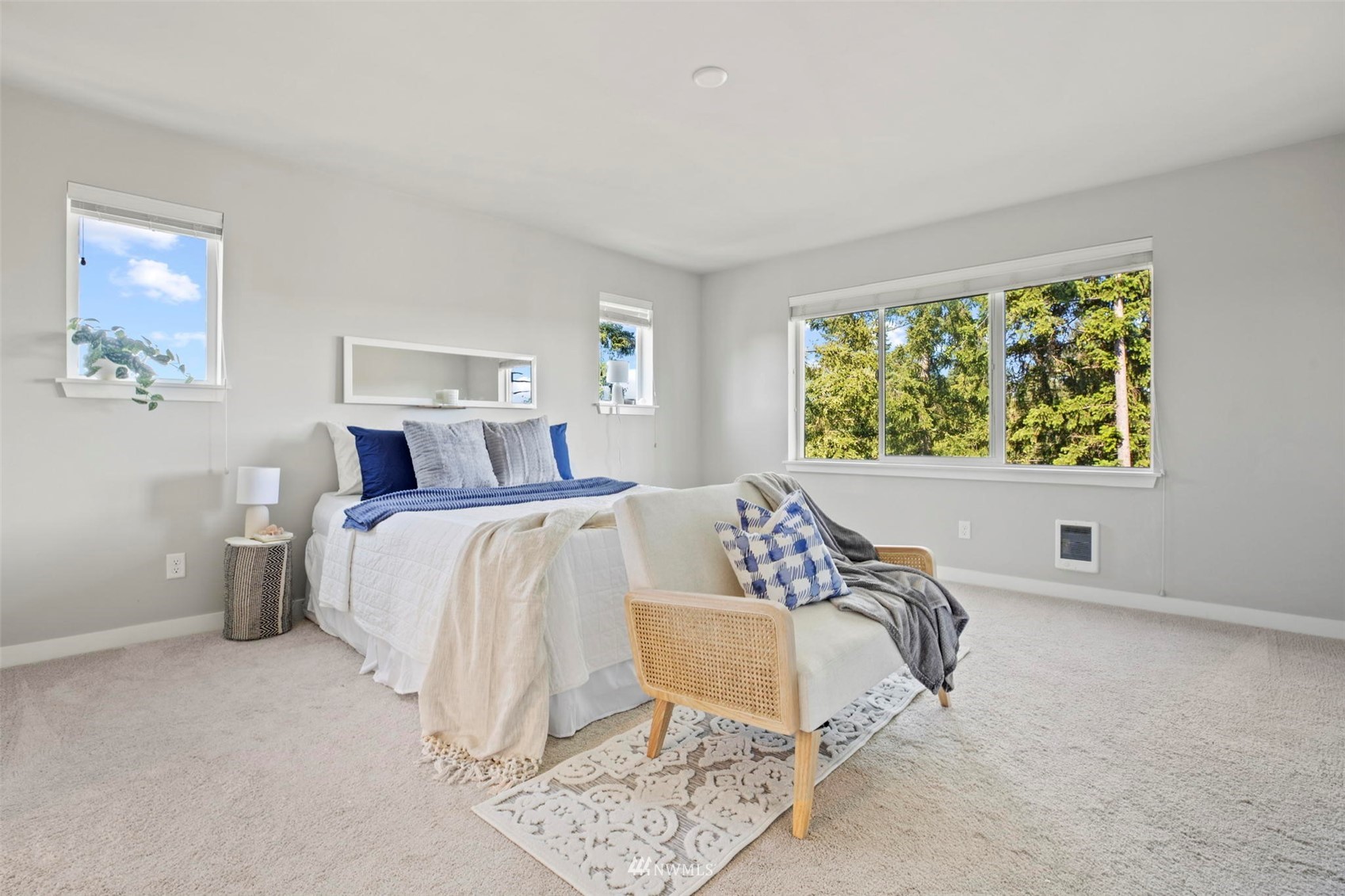 1325 Seattle Hill Road, Unit F1 Bothell, WA 98012 - Photo 20 of 34 a bed room with a bed and a chair