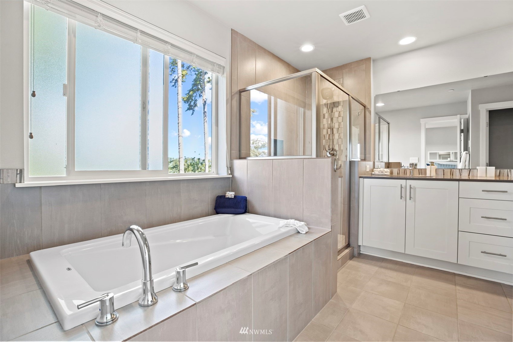 1325 Seattle Hill Road, Unit F1 Bothell, WA 98012 - Photo 22 of 34 a bathroom with a tub sink and mirror