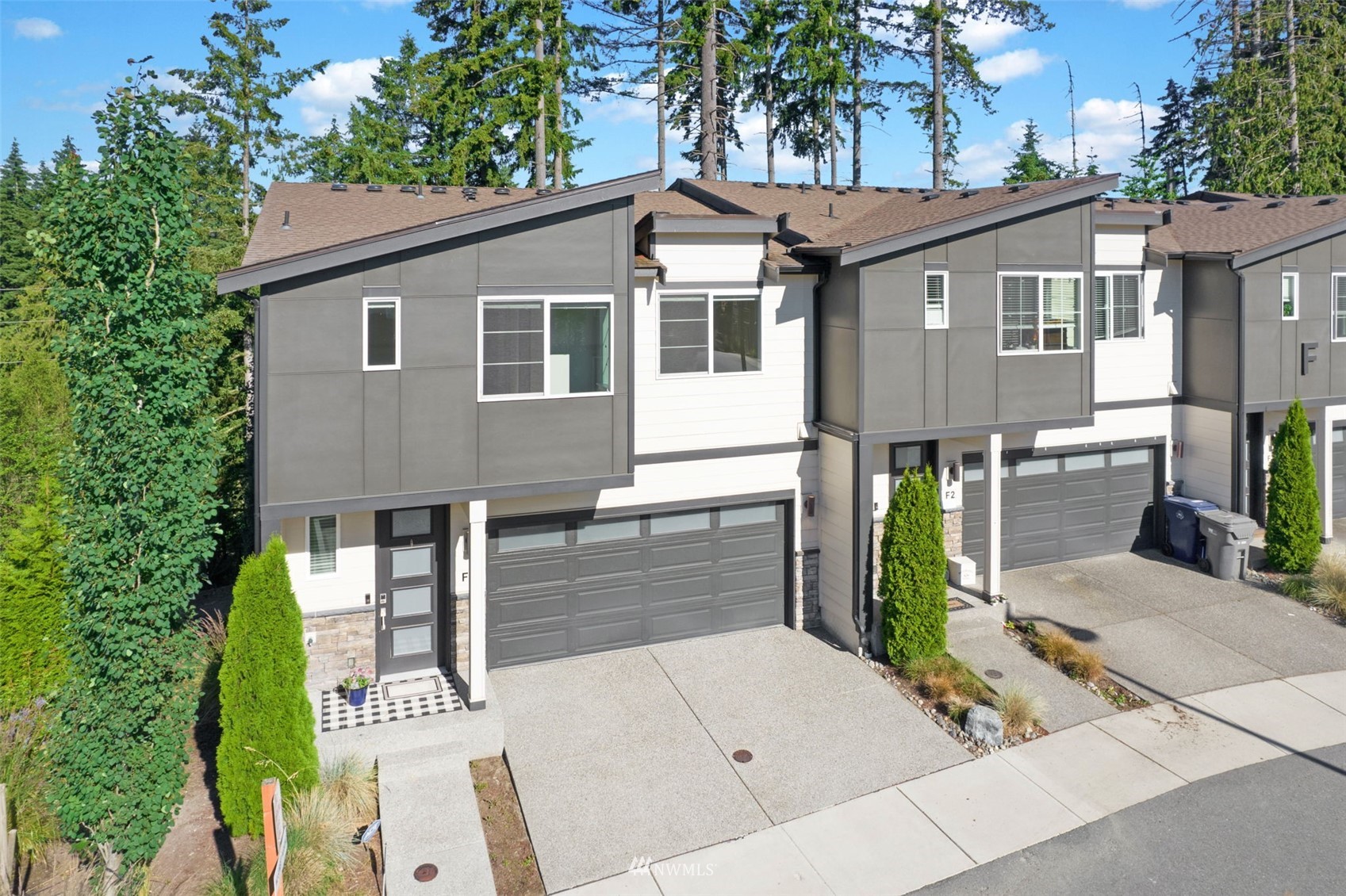 1325 Seattle Hill Road, Unit F1 Bothell, WA 98012 - Photo 3 of 34 a front view of a house with garden