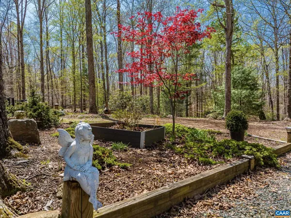 $1,100,000 | 9130 Totier Creek Road, Scottsville, VA 24590