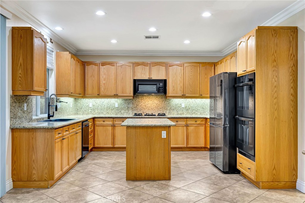 17603 Fan Palm Lane Riverside, CA 92503 - Photo 7 of 53 Kitchen