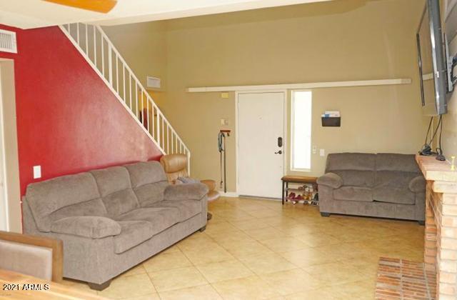 7030 South 42nd Street Phoenix, AZ 85042 - Photo 6 of 15 Greatroom old