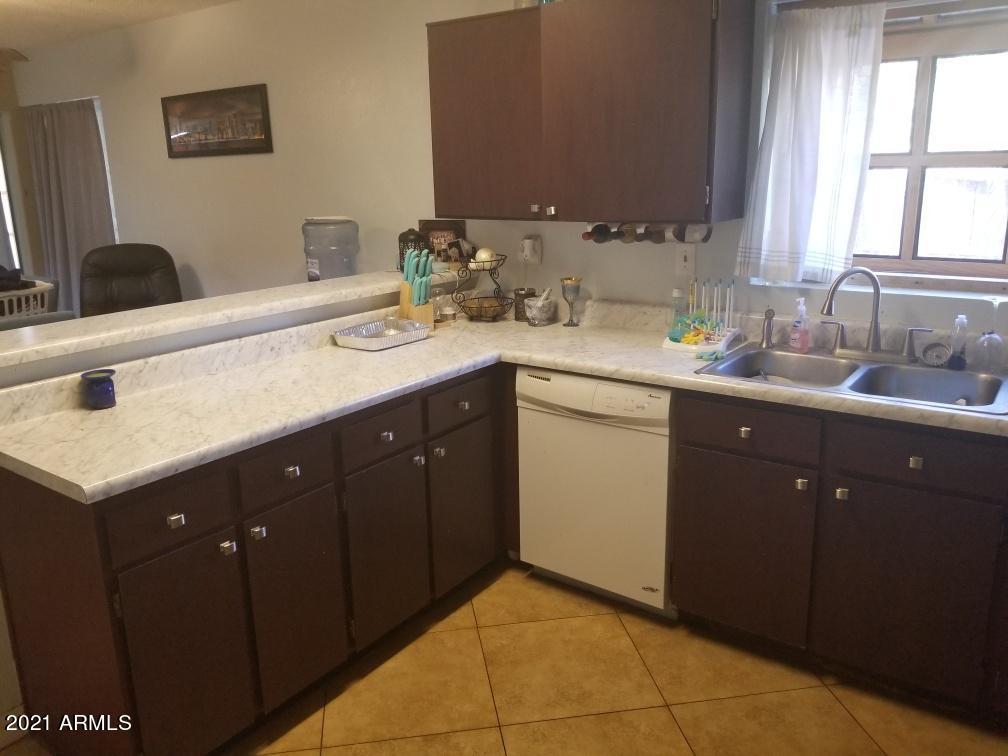 7030 South 42nd Street Phoenix, AZ 85042 - Photo 10 of 15 Kitchen 3